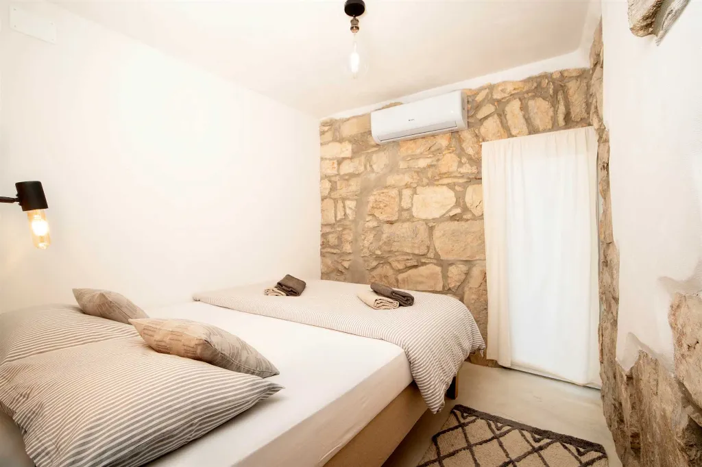 Holiday House with Private Pool and Sea Views, Viškovići