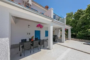 Holiday House with Private Pool and Sea Views, Viškovići