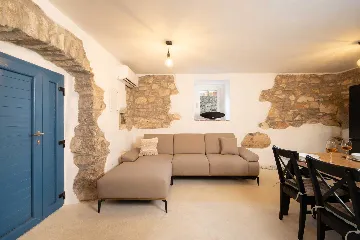 Holiday House with Private Pool and Sea Views, Viškovići