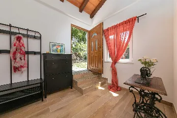 Holiday House with Private Pool and Sea Views, Viškovići