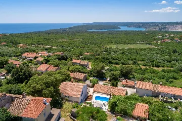 Holiday House with Private Pool and Sea Views, Viškovići