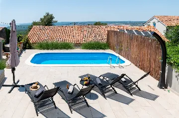 Holiday House with Private Pool and Sea Views, Viškovići