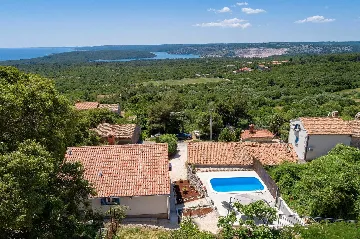 Holiday House with Private Pool and Sea Views, Viškovići