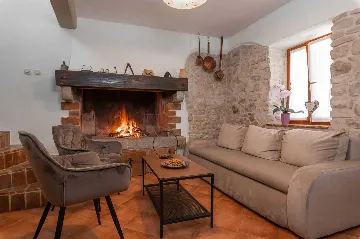 4-Bedroom Holiday House in Rogočana for Up to 8