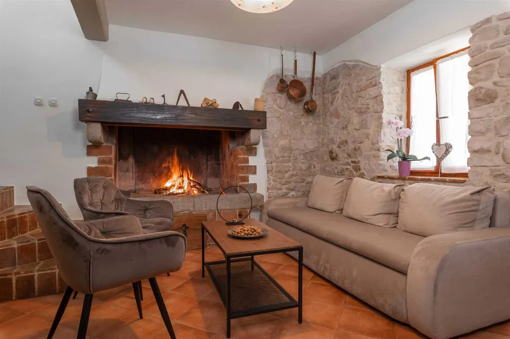4-Bedroom Holiday House in Rogočana for Up to 8