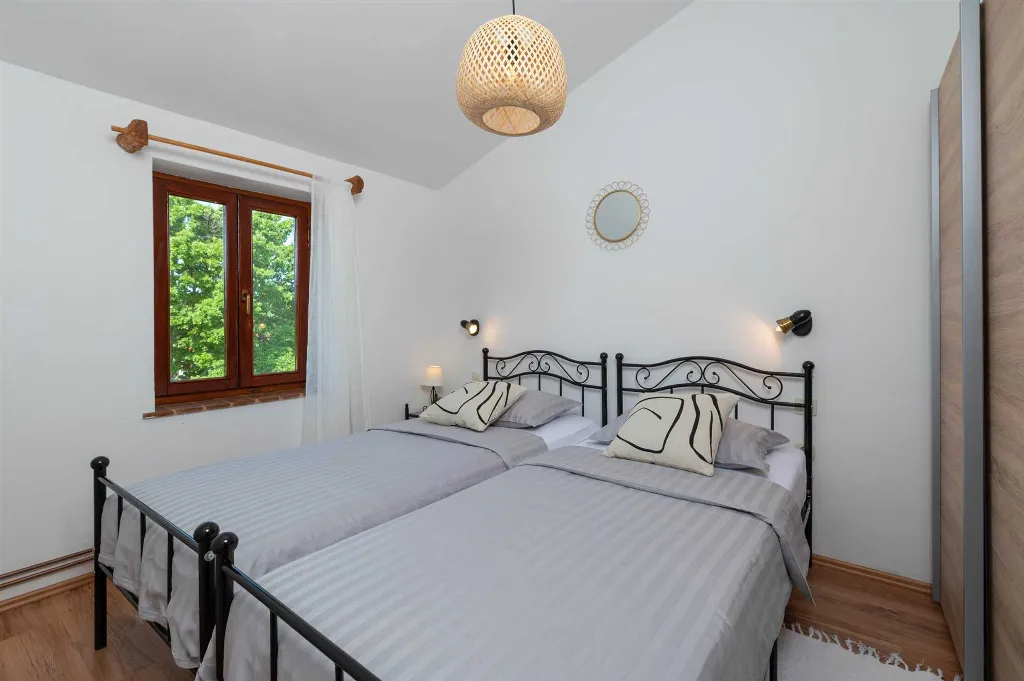 4-Bedroom Holiday House in Rogočana for Up to 8