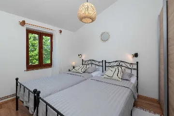 4-Bedroom Holiday House in Rogočana for Up to 8