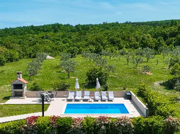 4-Bedroom Holiday House in Rogočana for Up to 8