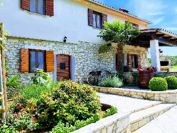 4-Bedroom Holiday House in Rogočana for Up to 8