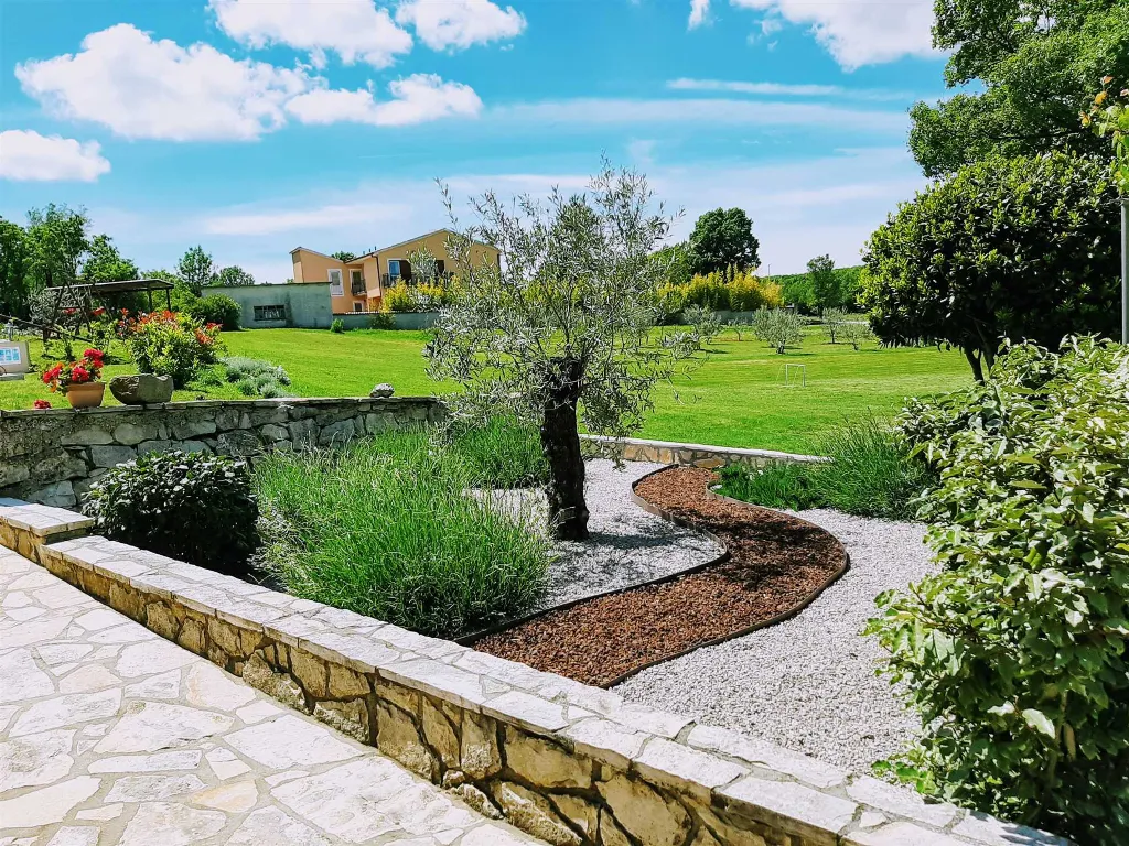 4-Bedroom Holiday House in Rogočana for Up to 8