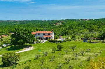 4-Bedroom Holiday House in Rogočana for Up to 8