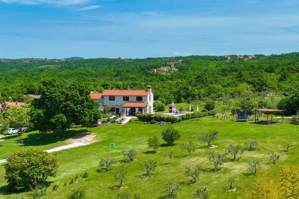 4-Bedroom Holiday House in Rogočana for Up to 8