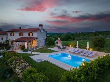 4-Bedroom Holiday House in Rogočana for Up to 8