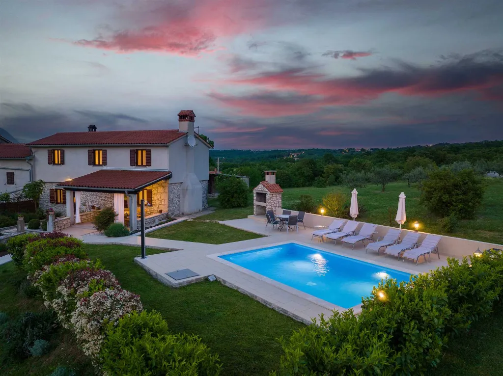 4-Bedroom Holiday House in Rogočana for Up to 8