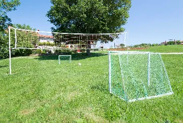 4-Bedroom Holiday House in Rogočana for Up to 8