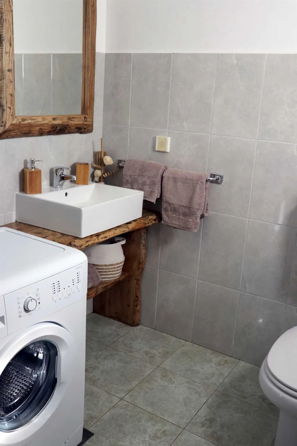 4-Bedroom Holiday House in Rogočana for Up to 8