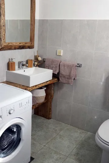 4-Bedroom Holiday House in Rogočana for Up to 8