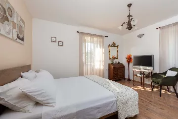 2-Bedroom Stone Holiday House in Rabac for 4