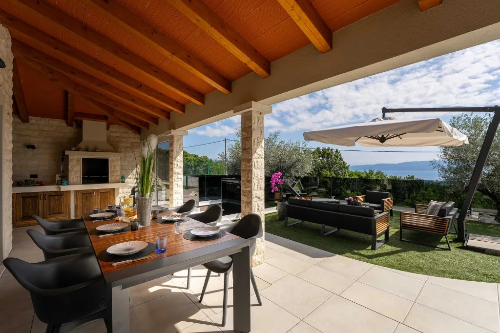 3-Bedroom Sea-View Villa with Private Pool in Drenje