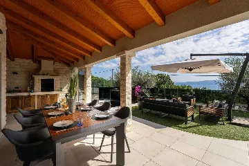 3-Bedroom Sea-View Villa with Private Pool in Drenje