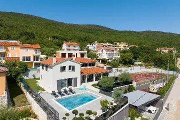 3-Bedroom Sea-View Villa with Private Pool in Drenje