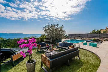 3-Bedroom Sea-View Villa with Private Pool in Drenje