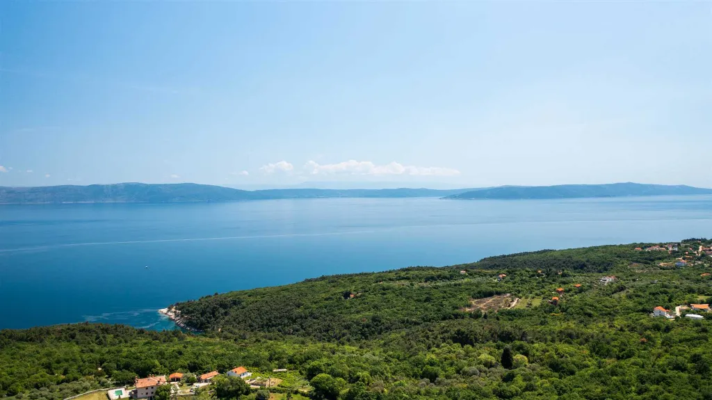 3-Bedroom Sea-View Villa with Private Pool in Drenje