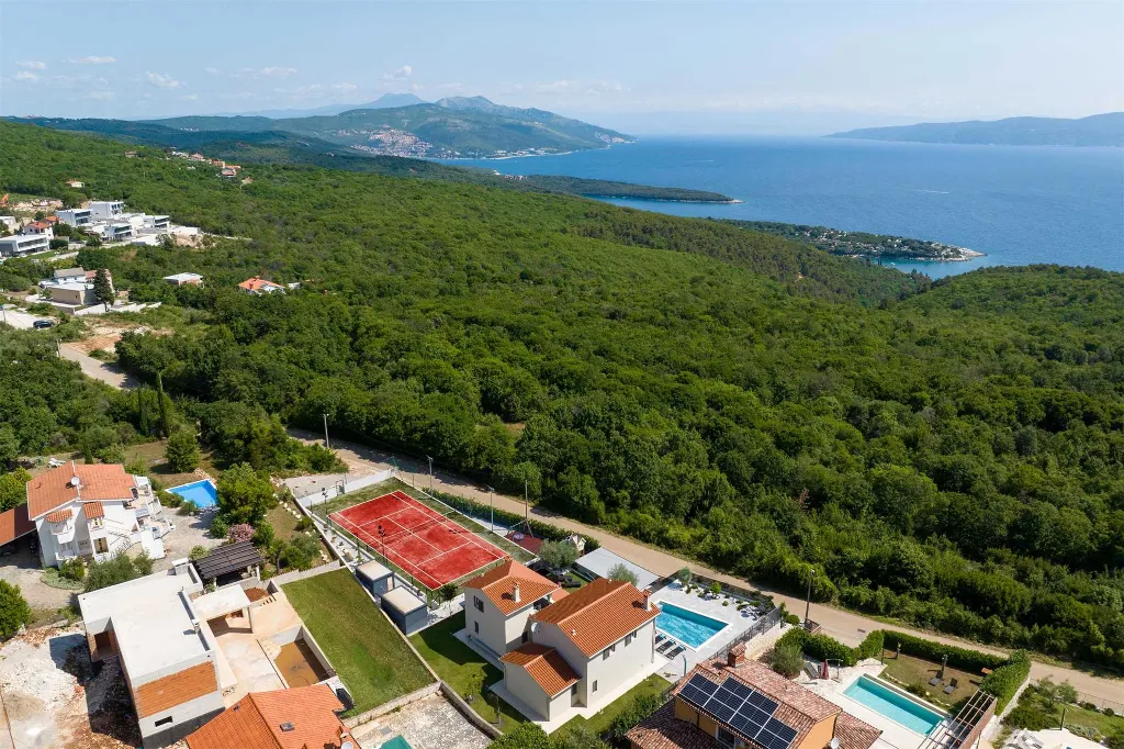3-Bedroom Sea-View Villa with Private Pool in Drenje