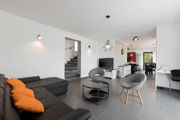 Holiday House in Trget with Private Pool & Sea Views