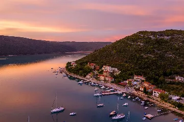 Holiday House in Trget with Private Pool & Sea Views