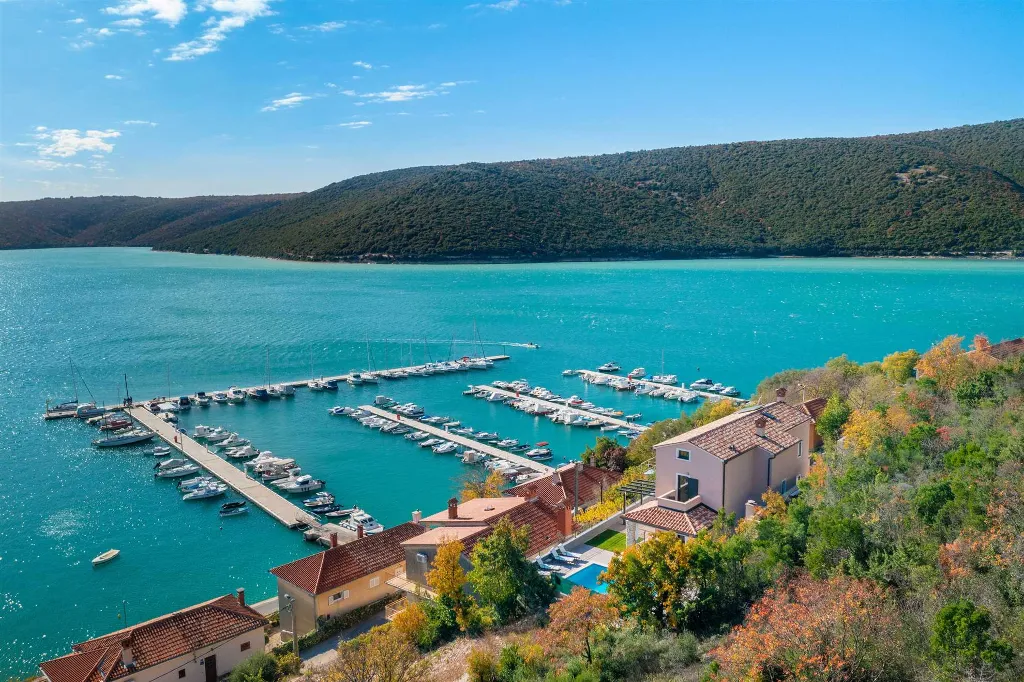 Holiday House in Trget with Private Pool & Sea Views
