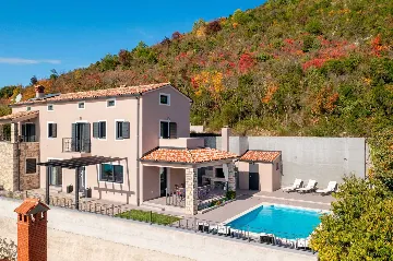 Holiday House in Trget with Private Pool & Sea Views