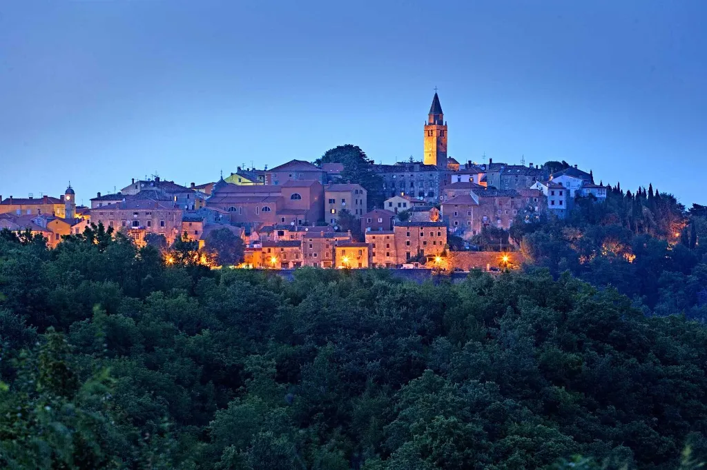Queen Room in Labin for Up to 2 Guests