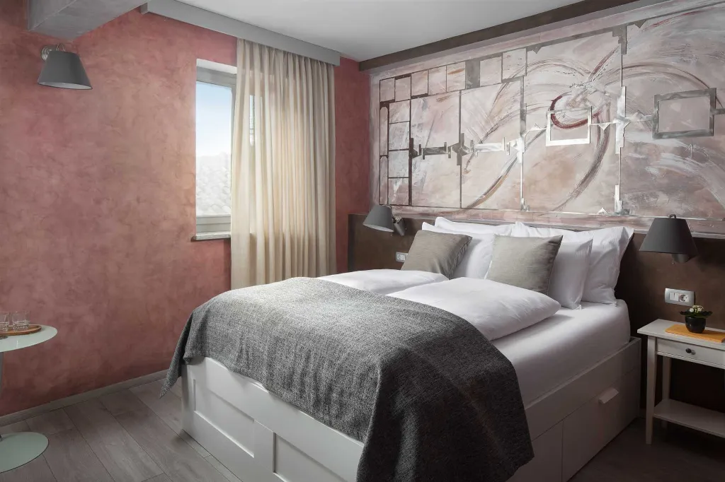 Queen Room with Private Bathroom in Labin, Croatia