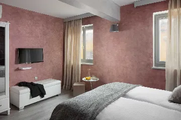 Queen Room with Private Bathroom in Labin, Croatia