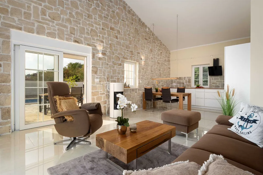 Holiday House with Heated Saltwater Pool in Veli Kosi