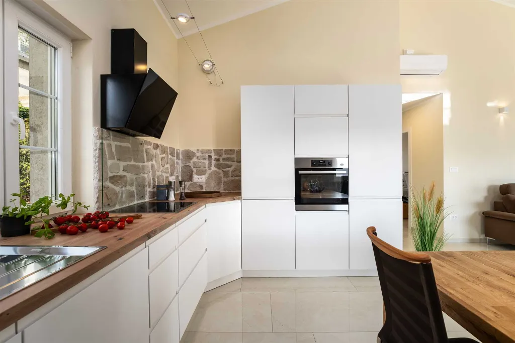 Holiday House with Heated Saltwater Pool in Veli Kosi