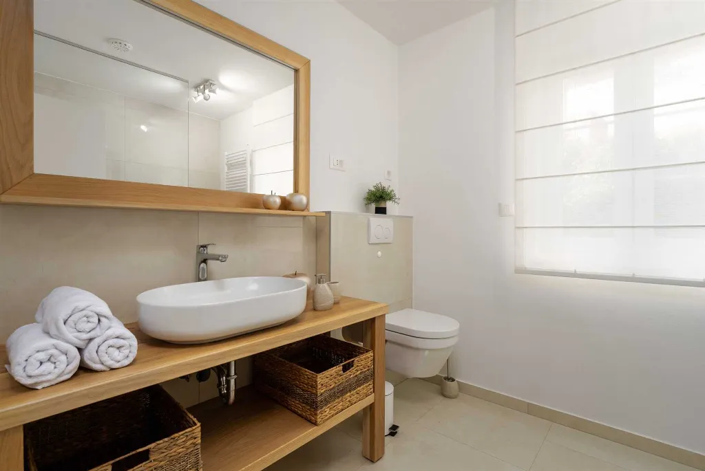 Holiday House with Heated Saltwater Pool in Veli Kosi