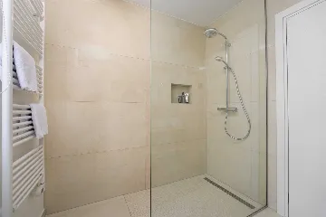 Holiday House with Heated Saltwater Pool in Veli Kosi