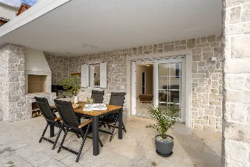 Holiday House with Heated Saltwater Pool in Veli Kosi