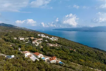 Holiday House with Heated Saltwater Pool in Veli Kosi