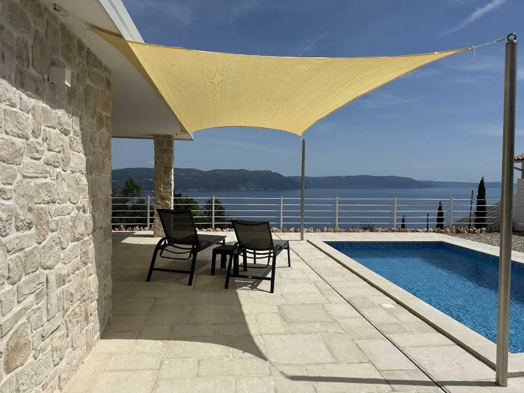 Holiday House with Heated Saltwater Pool in Veli Kosi