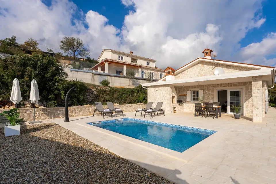 Holiday House with Heated Saltwater Pool in Veli Kosi