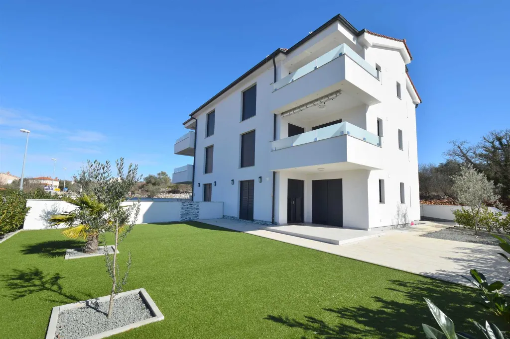 Malinska Apartment for 4 with Sea View Balcony