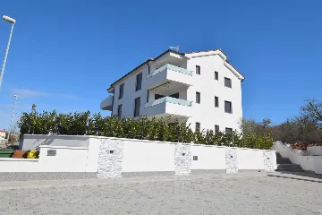 Malinska Apartment for 4 with Sea View Balcony