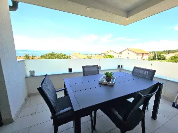 Malinska Apartment for 4 with Sea View Balcony