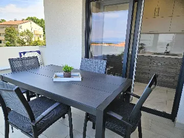 Malinska Apartment for 4 with Sea View Balcony