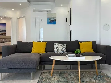 Malinska Apartment for 4 with Sea View Balcony