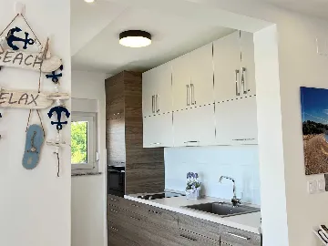 Malinska Apartment for 4 with Sea View Balcony