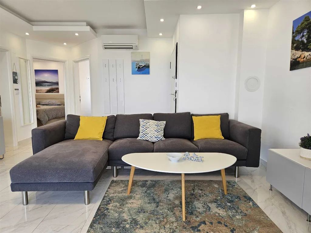 Malinska Apartment for 4 with Sea View Balcony